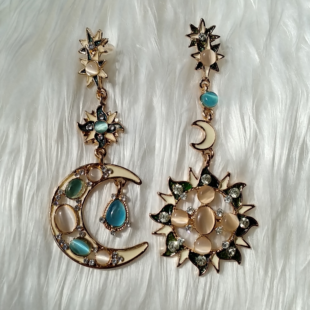 🎈NEW Gold Sun Moon Blue Celestial Dangle Earrings - Picture 6 of 7
